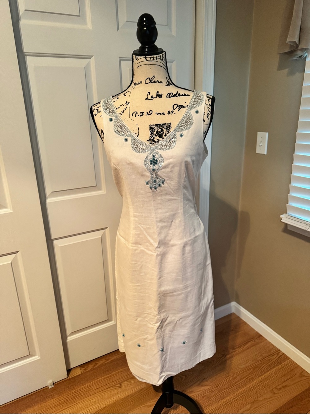 Robbie Bee White Linen Midi Dress with Teal Embroidery